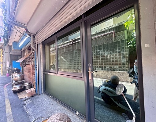 鄰近東門市場.市政府.東門圓環可做工作室店面一二樓 - Image 1