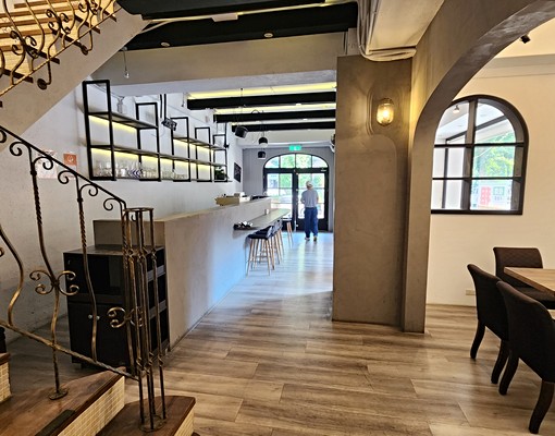 河堤社區~三角窗金店面1+2樓(租) - Image 3