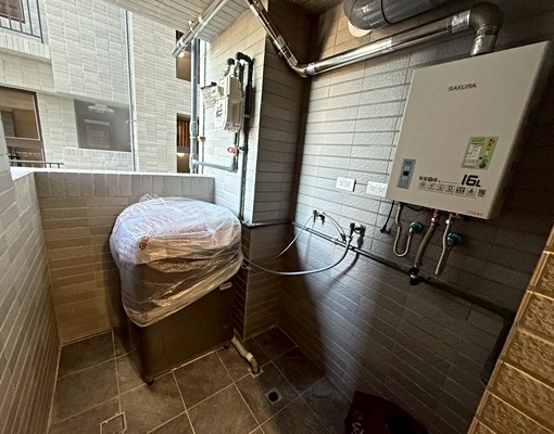 中路~全新未住,美裝潢還附傢俱電✨二房平面車位~衛浴有開窗 - Image 7