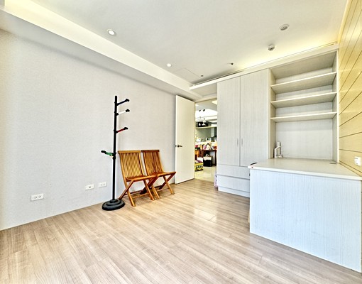 ✅雙車✅租補戶籍報稅✨黎明公益大墩✨全配精裝系統櫃四房浴缸✨ - Image 9