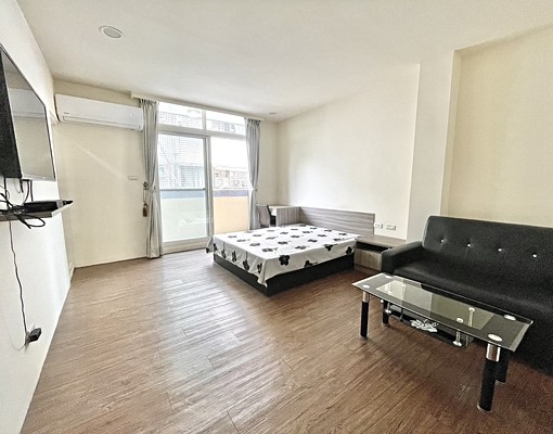 大空間套房✨漢口路美食商圈✨獨洗陽台✨衛浴開窗✨有機車位 - Image 1