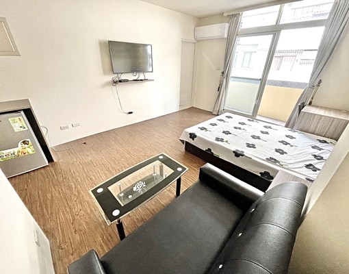 大空間套房✨漢口路美食商圈✨獨洗陽台✨衛浴開窗✨有機車位 - Image 4