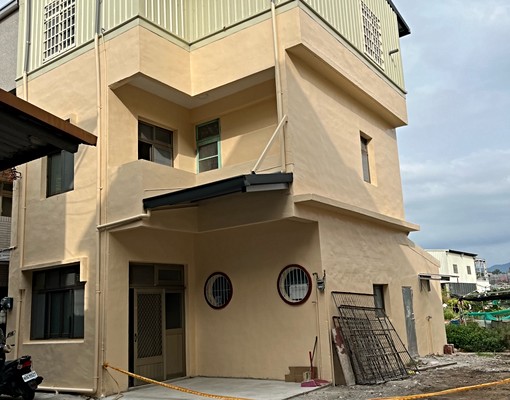 😍銅鑼火車站前門口車位1-3樓整新透天😍 - Image 1