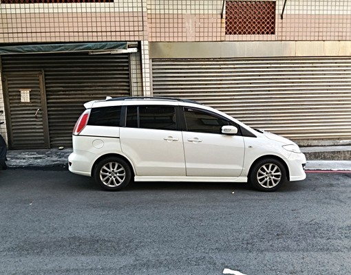 信義福民街~正一樓~開放格局~門口可停二部車 - Image 1