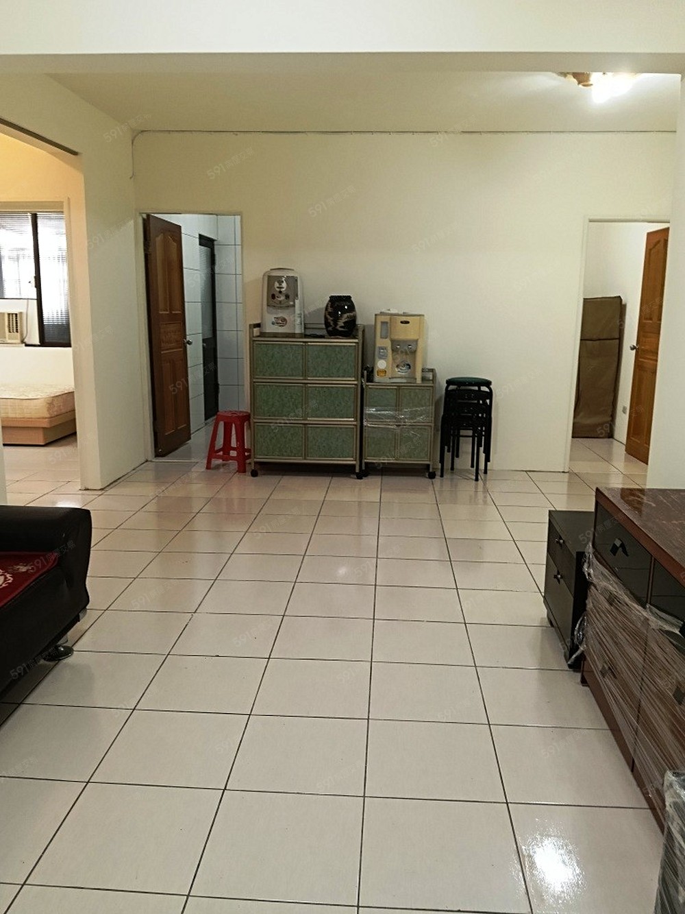 新豐登輝~2樓邊間~3房2廳2衛~三台冷氣~部分家具~鐵門窗 - Image 1