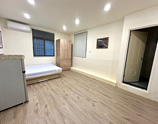 亞東醫院/裝潢新/格局方正採光通風空間大/傢俱齊全/機能佳 - Image 2