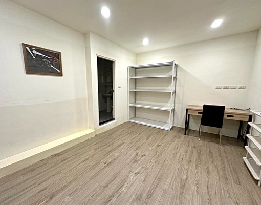 亞東醫院/裝潢新/格局方正採光通風空間大/傢俱齊全/機能佳 - Image 4