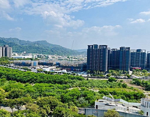 總太明日朝南最美樓層無敵視野戶+平車~一卡皮箱入住 - Image 1