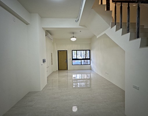 供代收包裹回收區的透天✨️大四房雙車位💥社區專屬公園咖啡廳 - Image 2