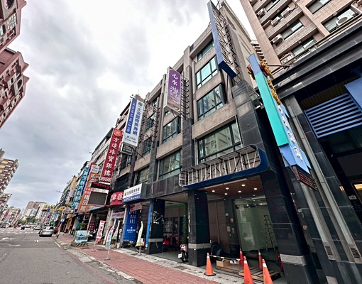 *建工商圈*整棟出租*臨路*金鑽透天店面 - Image 1