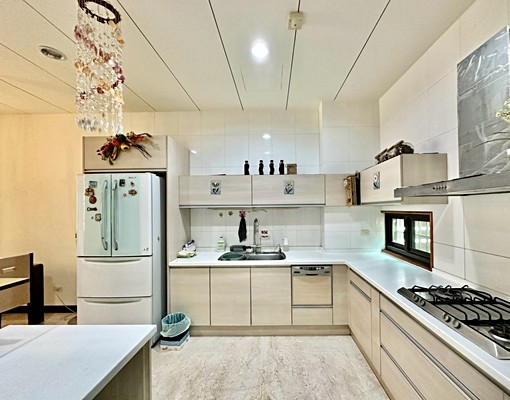 🌿東區｜近崇學國小｜大面寬可停三車｜電梯透天 - Image 4