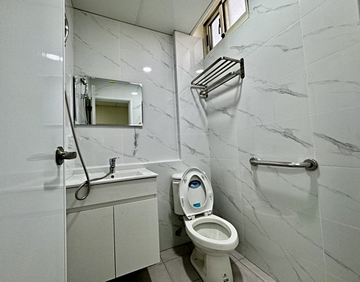 【搶手可租補】潭子車站旁│全新大套房│傢俱電全配! - Image 2