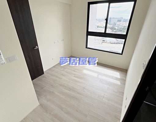 潭子重劃區極美三房~平面車位~大採光!!近弘文中學 - Image 5