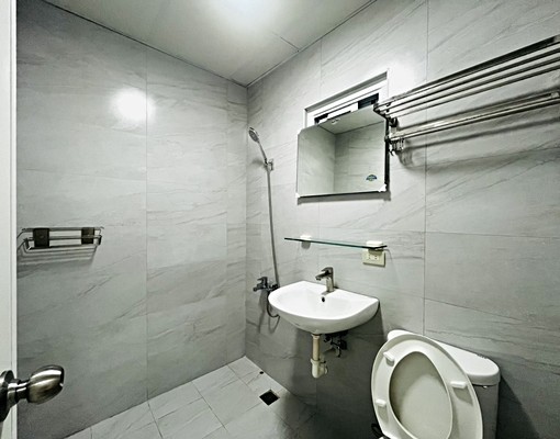 近鳳山車站全新翻修套房(可分租) - Image 8