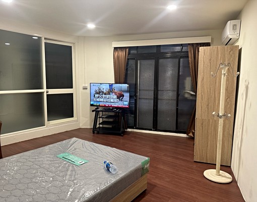 分租雙捷運黃金二樓.採光通風佳 - Image 2