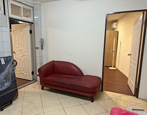 分租雙捷運黃金二樓.採光通風佳 - Image 3