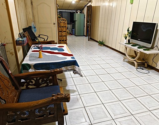 五樓超大空間，近市場學校交通方便，適合住家辦公倉庫，整層出 - Image 2