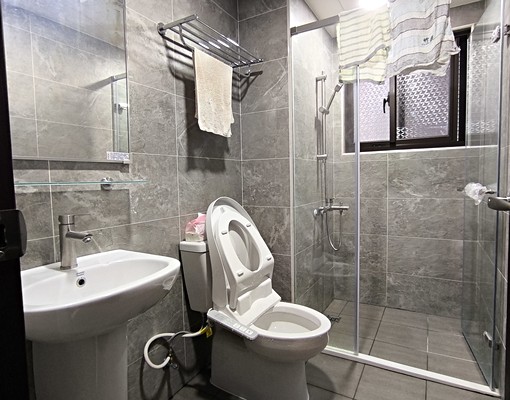 達美樂旁新加州二房+平車👌可申請租屋補貼👌霸道總柴 - Image 6