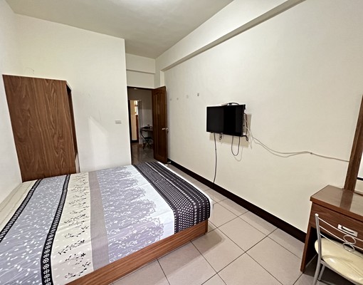 黃城公園面公園邊間 l分租套房 - Image 1