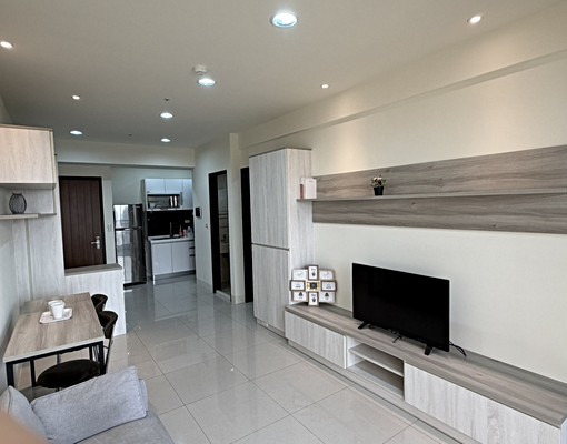 整層住家|鳳山華鳳特區稀有釋出!!|2房2廳1衛電梯大樓 - Image 1