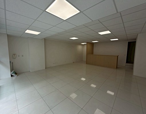 東區崇德路清景麟巴克禮面寬6米7挑高1-2層平車燙金店面 - Image 5