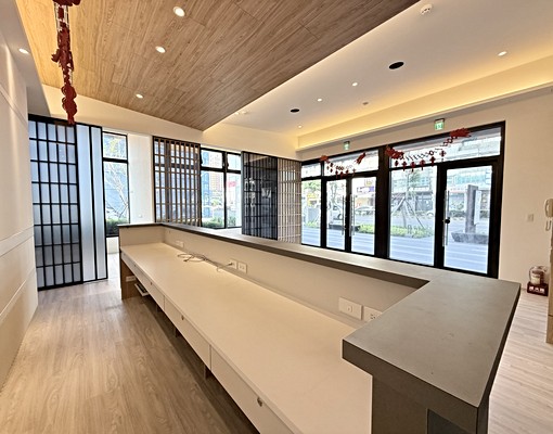 人潮洶湧之遠雄頂美三角窗店面 - 591租屋網 - Image 3