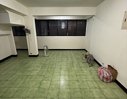 新莊區中正路、新泰路黃金交叉口、交通方便 - Image 1