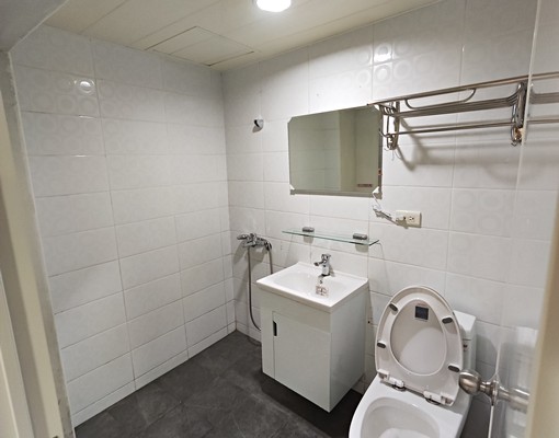 1樓全新裝潢近南港軟園區與研究院稀有套房 - Image 2