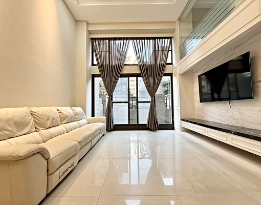 大降價😍東海大雪對面稀有樓中樓4房🏠大陽台採光好 - Image 5