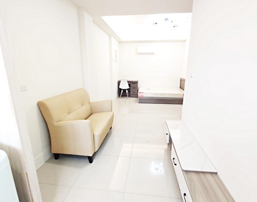 屋主自租、一房一廳、近一中、獨洗獨晒、整層套房出租 - Image 3