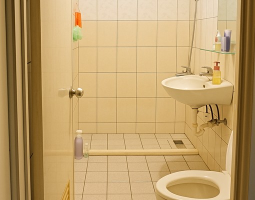 👑別錯過!超近~百貨超商綠園道!☀️陽台雅房!遮雨機車位 - Image 4