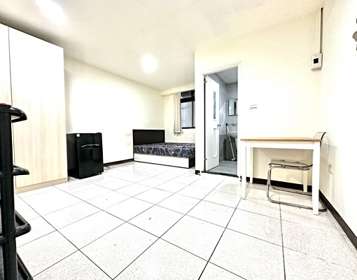 超大空間金龍商圈可租補套房 - Image 1