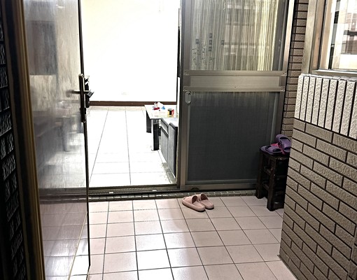 鹽埕三房平車含管可租補請來電洽詢房聊無法及時回覆 - Image 2