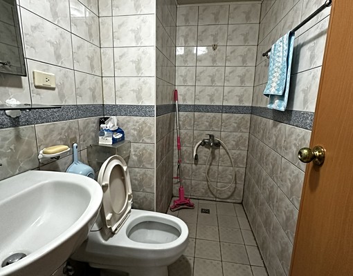 鹽埕三房平車含管可租補請來電洽詢房聊無法及時回覆 - Image 9