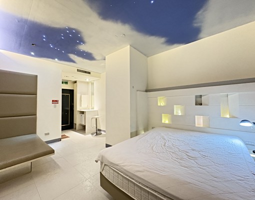 【大眾物業】高雄85大樓~小資族星光套房 - Image 1