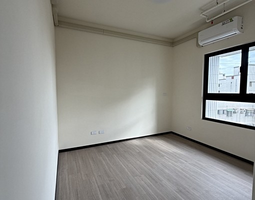 【屋主自租】全新三房二廳二衛。近樹孝路商圈。稀有電動車位。 - Image 4