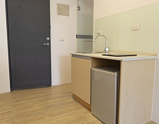 東區優質陽台套房(小廚具+陽台+洗衣機) - Image 2