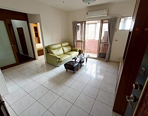 2+1房。靠近捷運、輕軌、巨蛋。明華路上 - Image 1