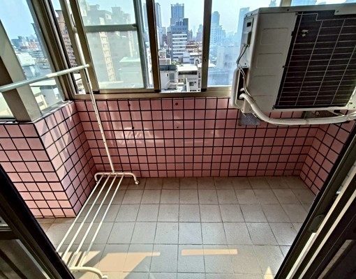 2+1房。靠近捷運、輕軌、巨蛋。明華路上 - Image 6