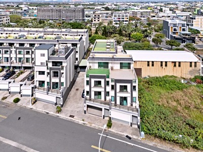 伸港百甲公所旁臨路邊間孝親雙車美墅~小武店長