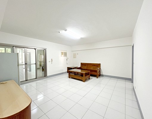 明誠/河堤商圈/翻新美美三房二衛/華廈出租 - Image 1