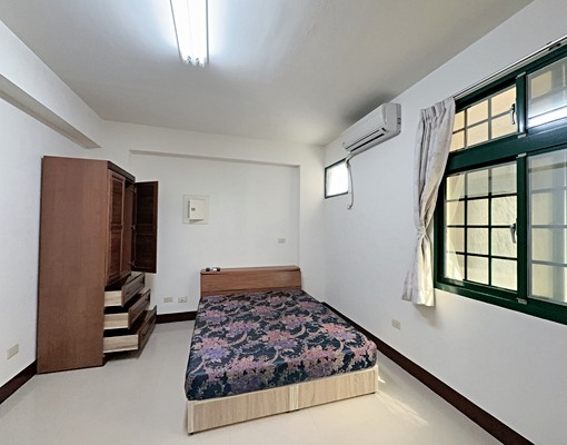 @自強南路麥當勞親民對外窗套房 - Image 1