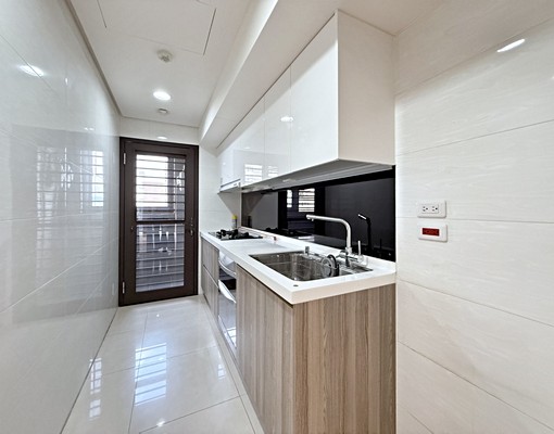 水湳經貿中央公園中國醫💖可租補全新超美三房含平車💖浴缸 - Image 9