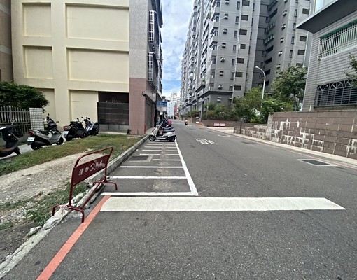 親友專任-逢甲大面寬住二建地近文華夜市