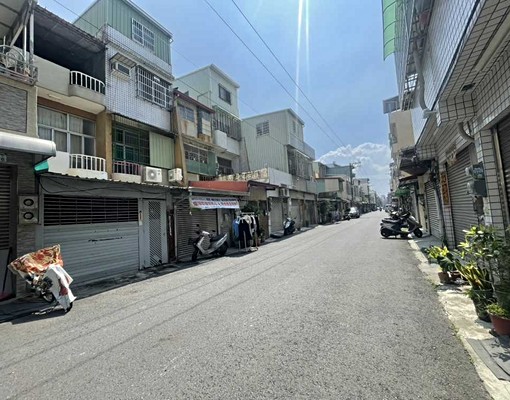 可租補入戶籍近右昌商圈及新台17臨8米街有車庫透天生活機能優 - Image 2