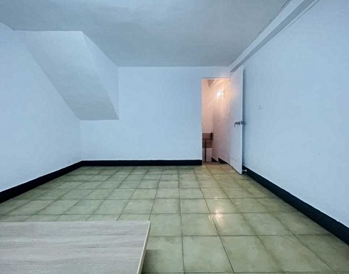 可租補入戶籍近右昌商圈及新台17臨8米街有車庫透天生活機能優 - Image 8