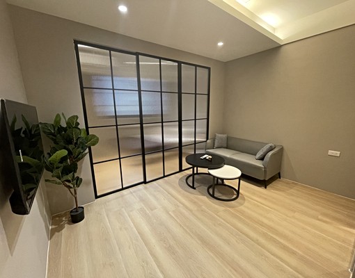 近學區火車站全新裝寬潢全新家具家電敞舒適大套房 - Image 1