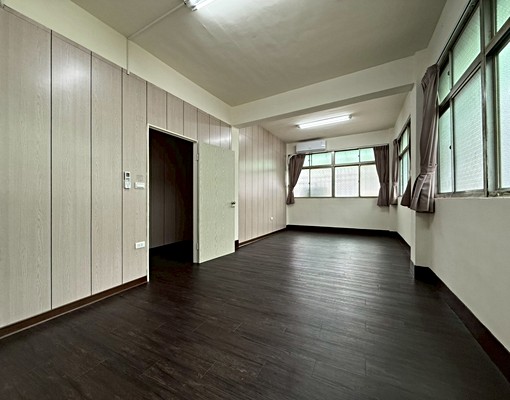 可租補入籍⭐️市中心工商公寓三樓⭐️五泰小恩 - Image 4