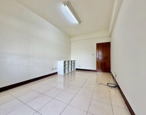 超扯!【百萬精裝屋含車含管】這間秒殺手刀預約 - Image 7