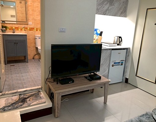 江子翠捷運旁優質套房(限女生) - Image 2